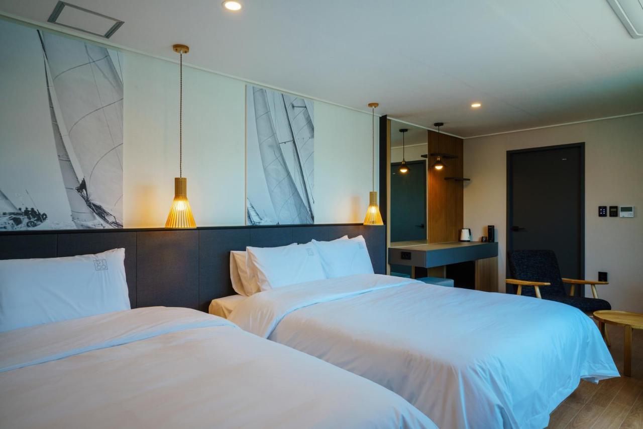 Hotel Pico Tongyeong Bagian luar foto