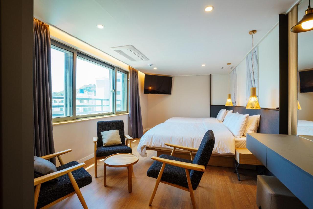 Hotel Pico Tongyeong Bagian luar foto